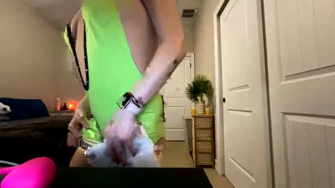 Josie live show Tuesday Wednesday and Thursday online show from 11-13-25, 03:38