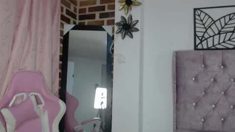 Snapshot of katty_candyy chatting on 05-26-26, 01:07 Katherine online show from 05-26-26, 01:07