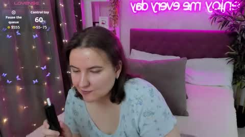 Kate online show from 10-19-25, 04:02