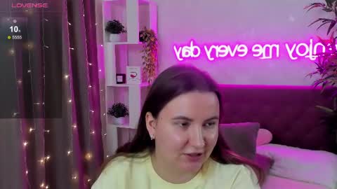 Snapshot of katyaneilson chatting on 06-13-26, 06:33 Kate online show from 06-13-26, 06:33