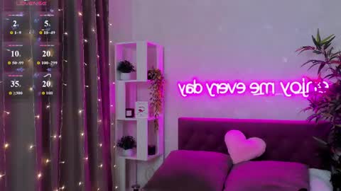 Snapshot of katyaneilson chatting on 06-30-26, 04:35 Kate online show from 06-30-26, 04:35
