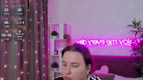 Snapshot of katyaneilson chatting on 07-19-26, 05:55 Kate online show from 07-19-26, 05:55