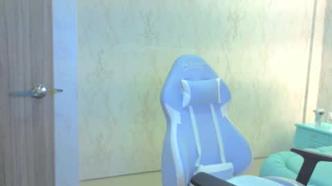 Snapshot of katyblondee chatting on 01-08-26, 11:12 KatyBlondee online show from 01-08-26, 11:12