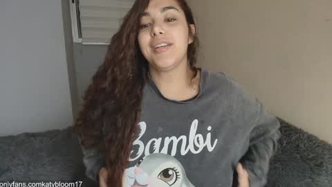 Snapshot of katybloom_ chatting on 11-24-25, 02:00 online show from 11-24-25, 02:00