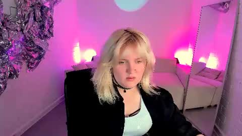 Snapshot of katybriggs chatting on 06-17-26, 05:10 Katy online show from 06-17-26, 05:10
