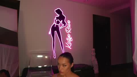 Snapshot of katyerave chatting on 10-11-25, 08:18 Katyerave online show from 10-11-25, 08:18