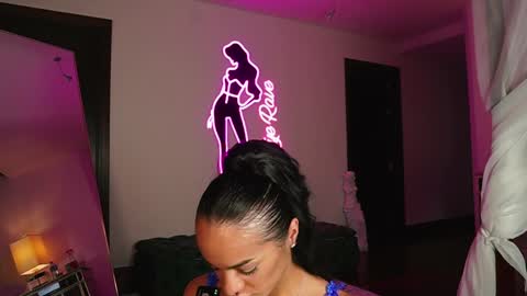 Snapshot of katyerave chatting on 11-04-25, 08:08 Katyerave online show from 11-04-25, 08:08