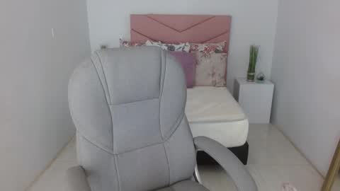 Snapshot of katyrojas chatting on 10-29-25, 12:07 katyrojas online show from 10-29-25, 12:07