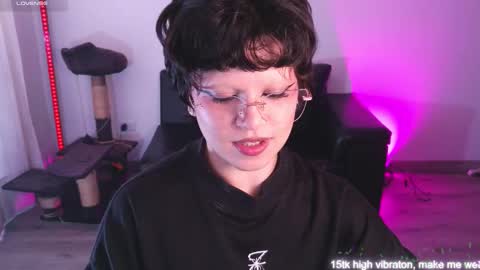 Snapshot of katyxxx_043 chatting on 09-25-25, 02:43 katyxxx_043 online show from 09-25-25, 02:43