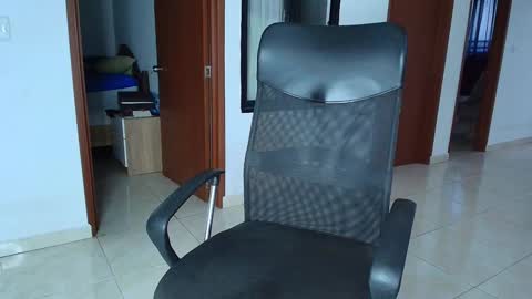 Snapshot of kaurilop chatting on 12-28-24, 10:55 Kauri Lop online show from 12-28-24, 10:55