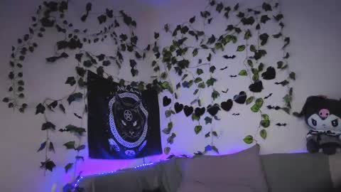 Mia online show from 03-09-26, 07:56