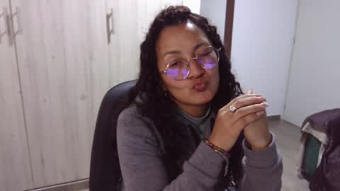  Khawit  online show from 01-04-25, 04:44