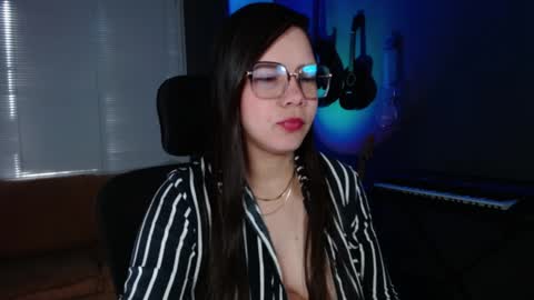 Snapshot of kay_avrill chatting on 01-19-25, 07:04 Kay online show from 01-19-25, 07:04