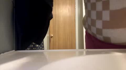 Snapshot of kay_la chatting on 10-18-25, 11:33 kay_la online show from 10-18-25, 11:33