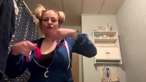 Snapshot of kay_la chatting on 10-25-25, 07:49 kay_la online show from 10-25-25, 07:49