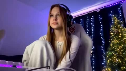 Snapshot of kayceefroehner chatting on 01-08-26, 08:27 Amia online show from 01-08-26, 08:27