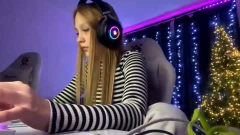 Snapshot of kayceefroehner chatting on 01-14-26, 05:40 Amia online show from 01-14-26, 05:40