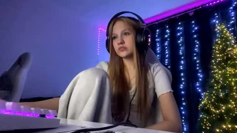 Snapshot of kayceefroehner chatting on 01-15-26, 05:27 Amia online show from 01-15-26, 05:27