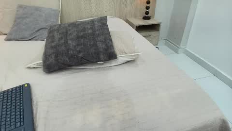 Snapshot of kayla_roux chatting on 04-23-26, 12:29 Kayla online show from 04-23-26, 12:29