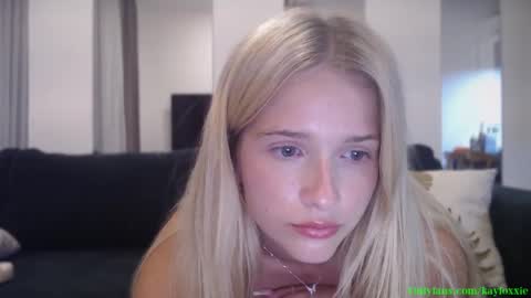 Snapshot of kaylaaaa111 chatting on 03-04-25, 11:29 khaleesi online show from 03-04-25, 11:29