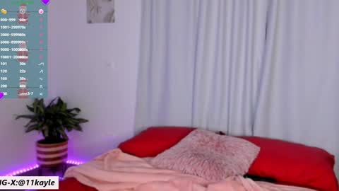 Snapshot of kayle__11 chatting on 01-11-25, 12:22 INSTAGRAM AND TW 11kayle online show from 01-11-25, 12:22