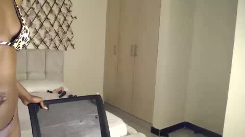 Snapshot of kayleeeee_ee chatting on 10-02-25, 01:40 Kaylee online show from 10-02-25, 01:40