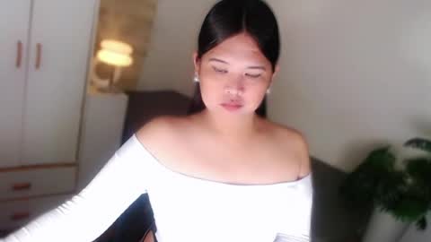 Snapshot of kayleepinay chatting on 06-19-26, 04:55 Y O U R F U T U R E K A Y L E E online show from 06-19-26, 04:55