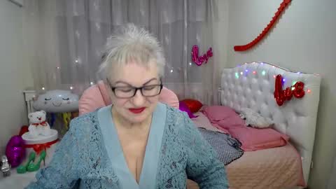 kaylesmoll online show from 02-18-25, 08:03