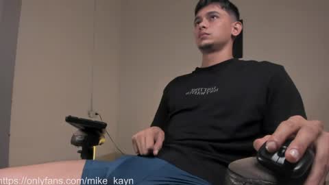 Mike online show from 04-12-26, 01:43