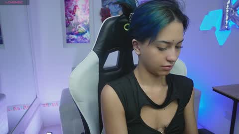 Snapshot of kayraowen chatting on 10-21-25, 12:28 Kayra online show from 10-21-25, 12:28