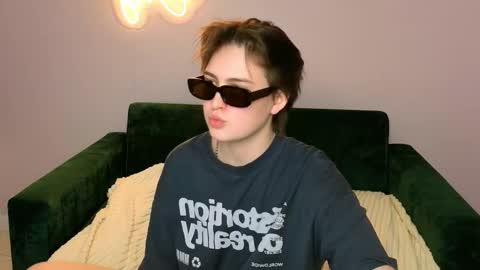Snapshot of kebesheska chatting on 03-09-26, 08:24 Seb Polly Roxy Jonny online show from 03-09-26, 08:24