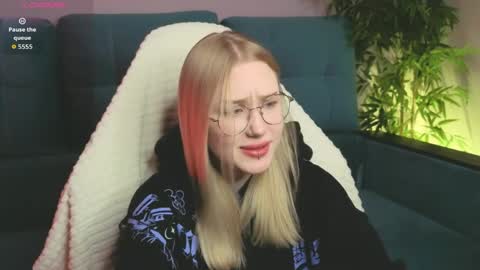 Snapshot of kebesheska chatting on 04-10-26, 02:11 Seb Polly Roxy Jonny online show from 04-10-26, 02:11
