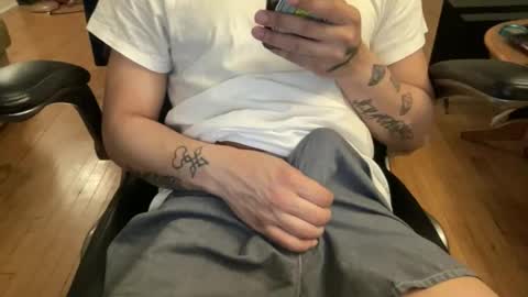 Keesey23 online show from 04-17-26, 04:04