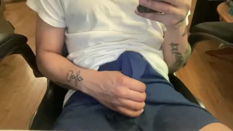 Keesey23 online show from 04-21-26, 02:51