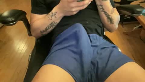 Keesey23 online show from 05-18-26, 04:07