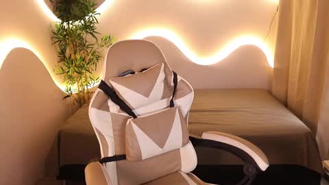 Snapshot of kehlannis_ chatting on 10-18-25, 08:53 Kehlannis online show from 10-18-25, 08:53