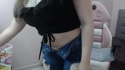 Keila  online show from 12-19-25, 09:33