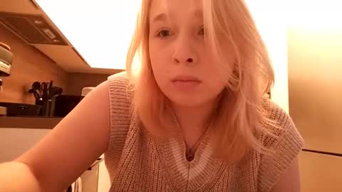 Snapshot of keilarudel chatting on 12-18-25, 12:33 Lisa online show from 12-18-25, 12:33