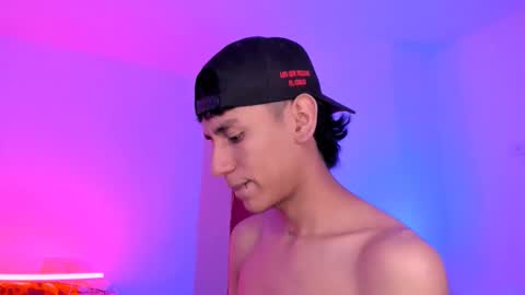 Snapshot of keiner_smith chatting on 11-18-25, 02:39 Alejandro Gonzalez online show from 11-18-25, 02:39