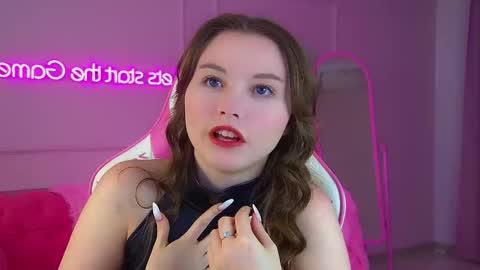 Snapshot of keiraace chatting on 11-18-25, 06:12 Keira online show from 11-18-25, 06:12