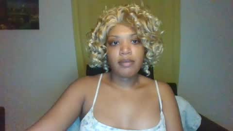 Snapshot of kelliecapri chatting on 07-14-26, 02:49 Kellie online show from 07-14-26, 02:49