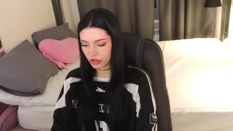 Snapshot of kelly__bunny chatting on 05-16-26, 06:21 Kelly online show from 05-16-26, 06:21