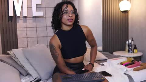 kelly__thomson online show from 04-01-26, 01:34