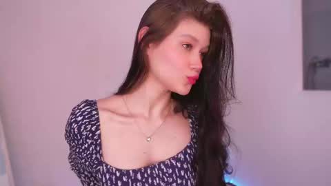 Snapshot of kelly_ember chatting on 03-09-25, 08:40 KELLY online show from 03-09-25, 08:40