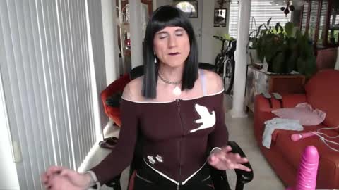 Snapshot of kellyannelynn chatting on 01-08-25, 05:48 kellyanne Lynn but please call me fucktoy online show from 01-08-25, 05:48