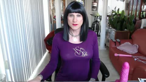 Snapshot of kellyannelynn chatting on 01-25-25, 08:21 kellyanne Lynn but please call me fucktoy online show from 01-25-25, 08:21