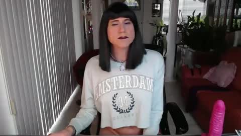 Snapshot of kellyannelynn chatting on 01-27-25, 05:48 kellyanne Lynn but please call me fucktoy online show from 01-27-25, 05:48