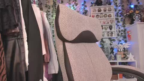 Snapshot of kellyasian chatting on 12-28-24, 05:02 Leia online show from 12-28-24, 05:02