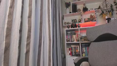 Snapshot of kellyasian chatting on 11-08-25, 06:46 Leia online show from 11-08-25, 06:46