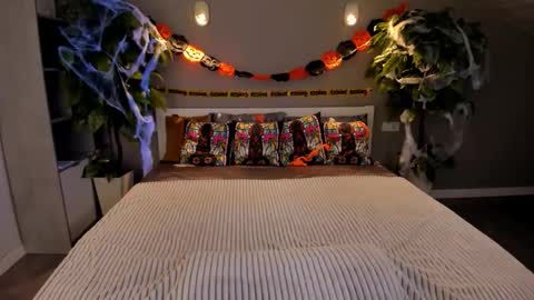 Snapshot of kellybabbe chatting on 10-28-25, 06:50 Kelly online show from 10-28-25, 06:50